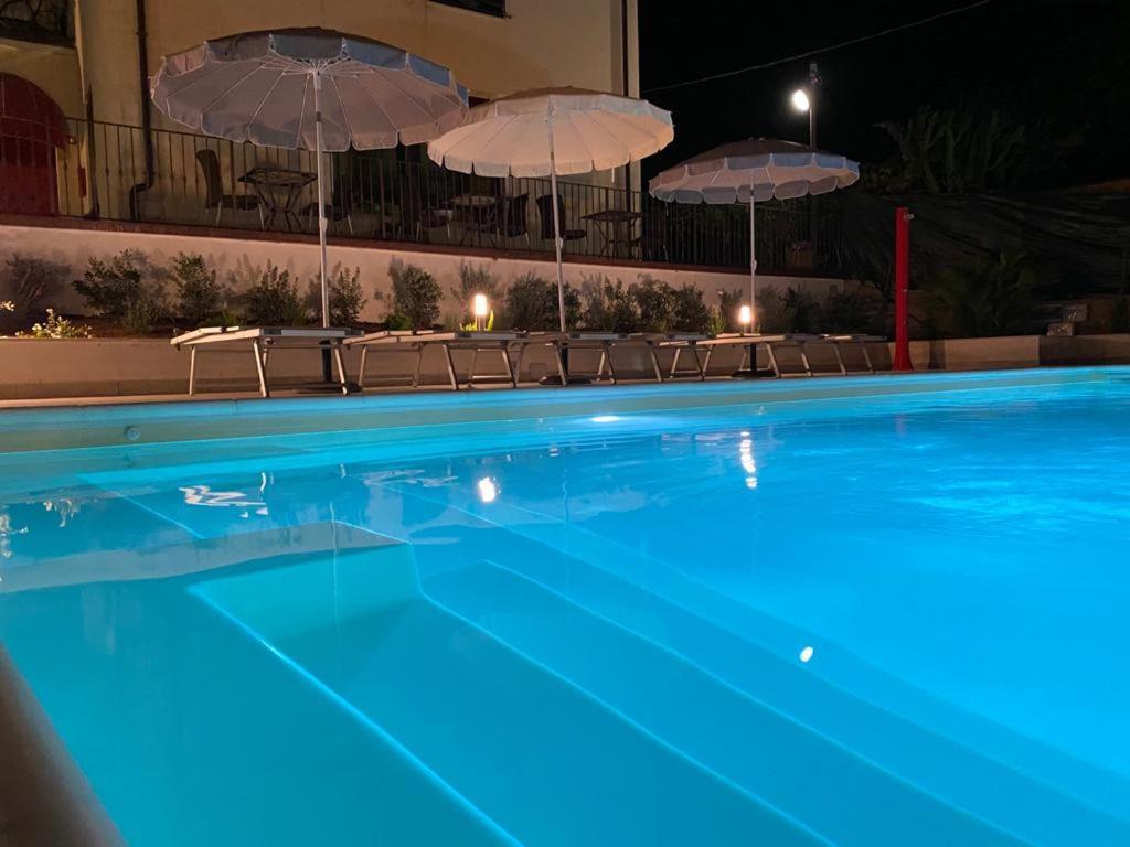 تْشيفالو Villa Margherita المظهر الخارجي الصورة